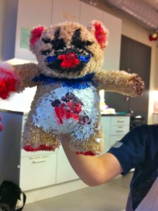 Monsterklubben - monstertema, gosedjurdelar, sytråd och färg